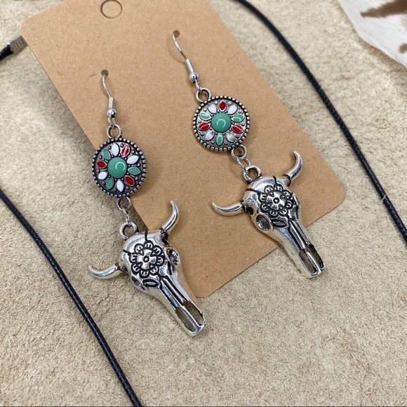 Set Silver Bohemian Bull Head Earrings & Necklace - Picture 5 of 9